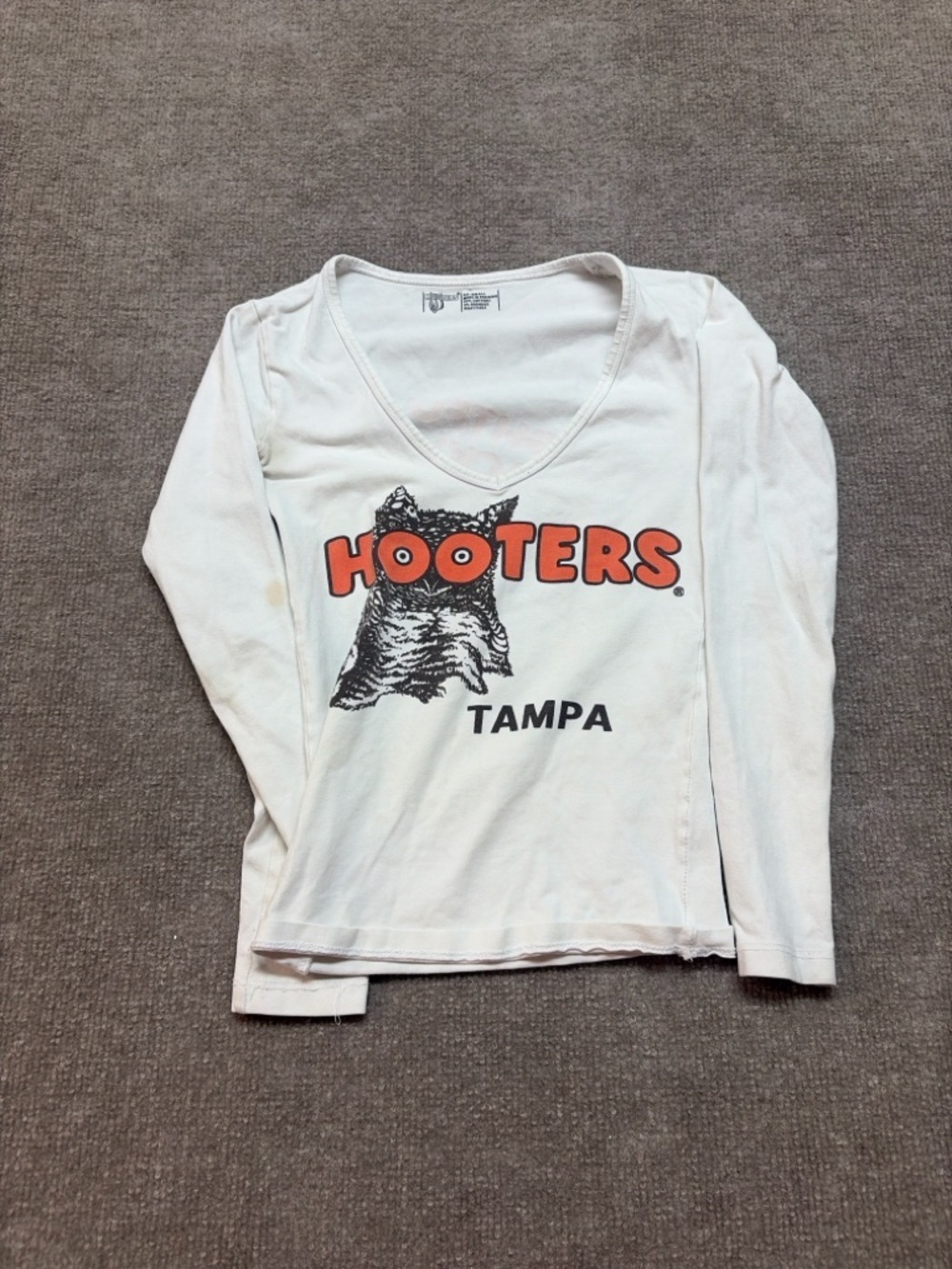 Hooters Tampa Long Sleeve Tee XXS White Graphic Shirt Owl Logo Y2K 0863